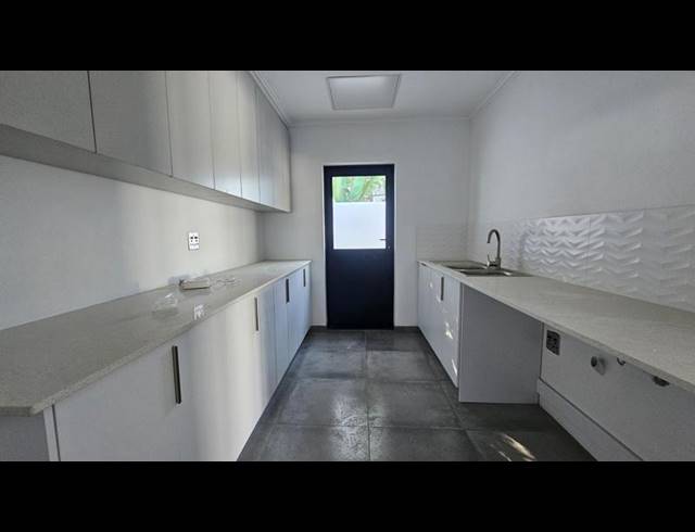 4 BEDROOM HOUSE FOR SALE IN SHELLEY POINT